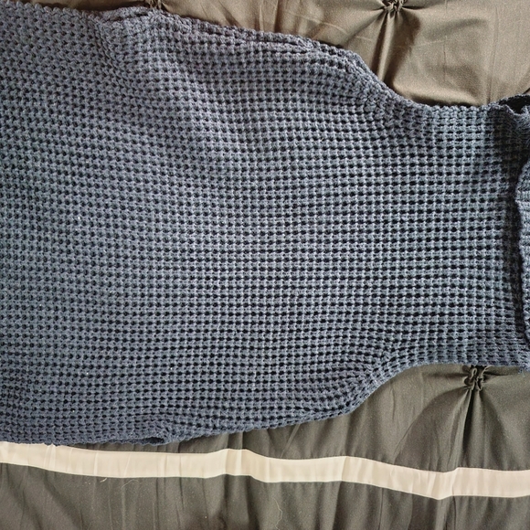 Kosmios Navy Sleeveless Sweater longer in the back w/turtle neck - Picture 4 of 7